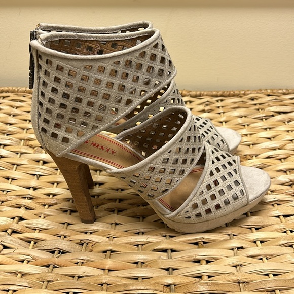 New Miss Sixty beige suede peep toe heels size 38.5 - Picture 2 of 4